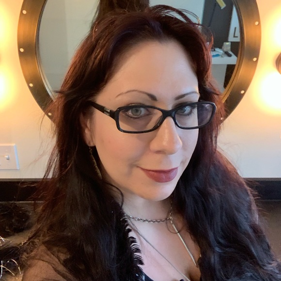 Meet your Posher, Andrianna - Picture 2 of 7